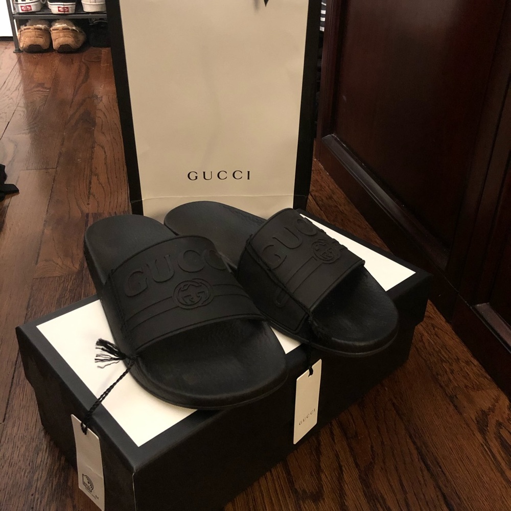 AUTHENTIC GUCCI SLIDES